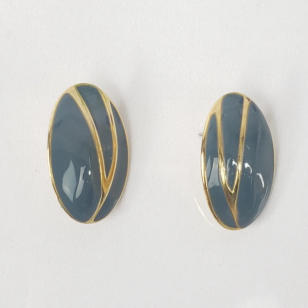 Vintage Green and Gold Cloisonnè Oval Shaped Earrings - Pierced - Picture 4 of 10